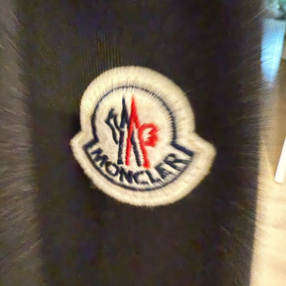 💯% AUTHENTIC MONCLER JACKET - Picture 5 of 11